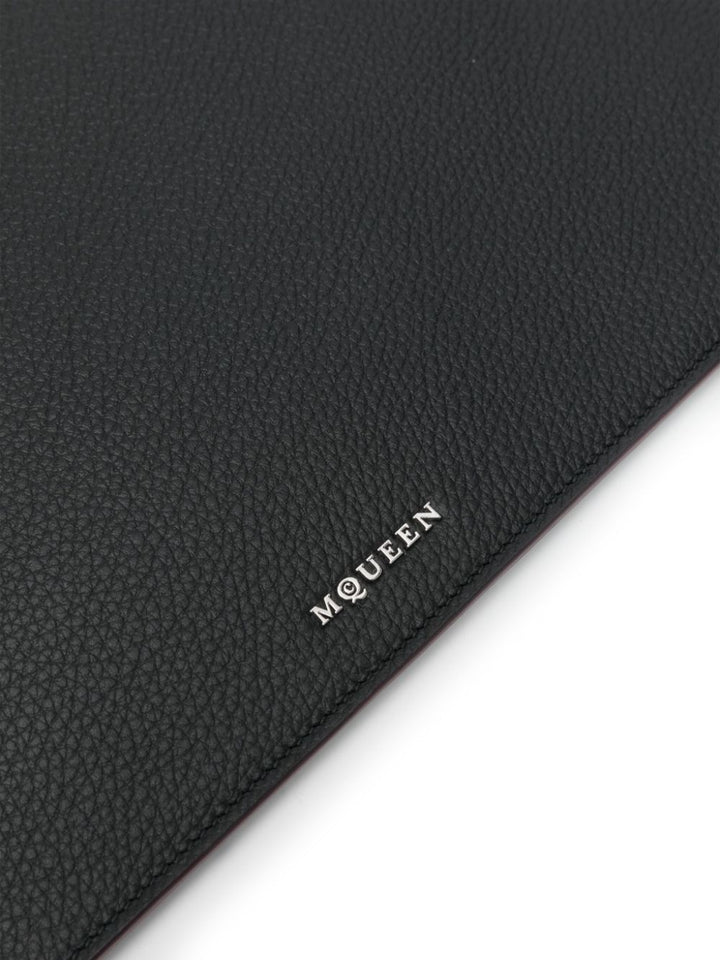 Alexander McQueen
Clutch con logo