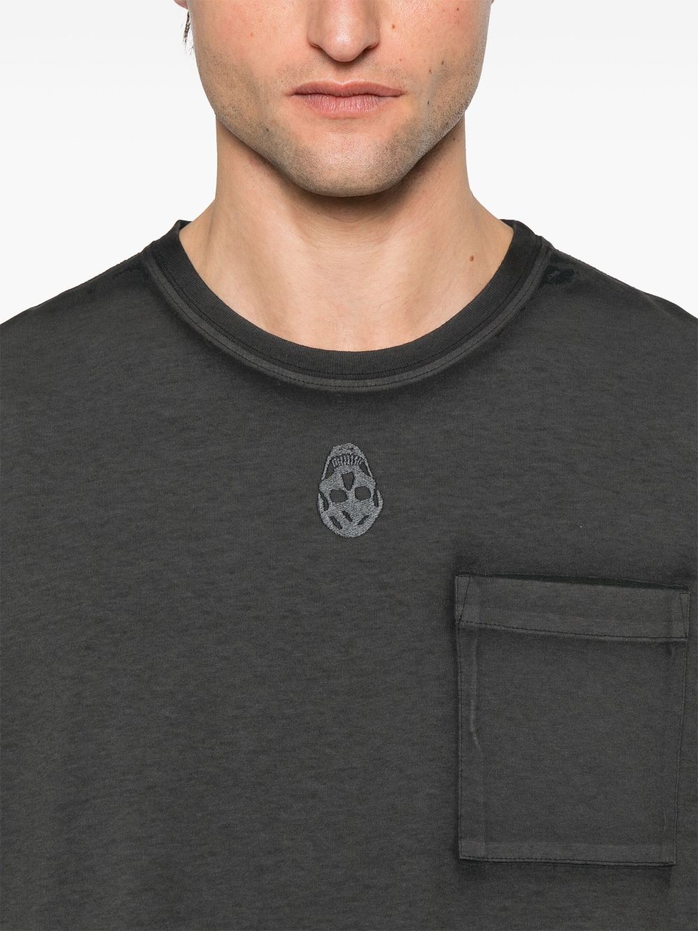 Alexander McQueen
T-shirt con logo ricamato