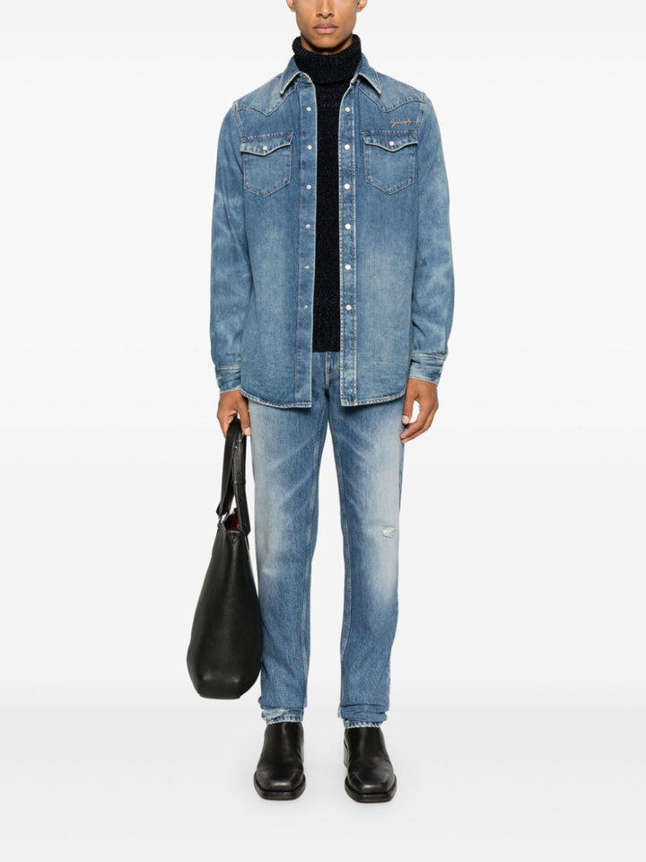Givenchy
Jeans affusolati