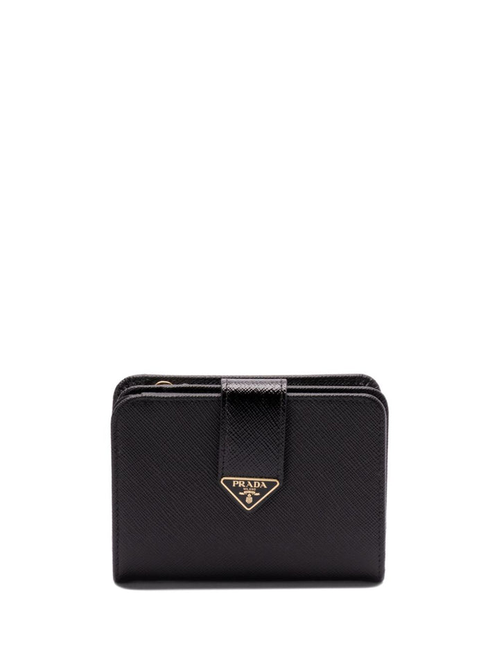 Prada
Portafoglio bi-fold con logo a triangolo