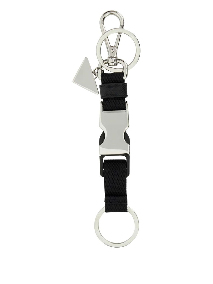 Prada portachiavi con logo inciso