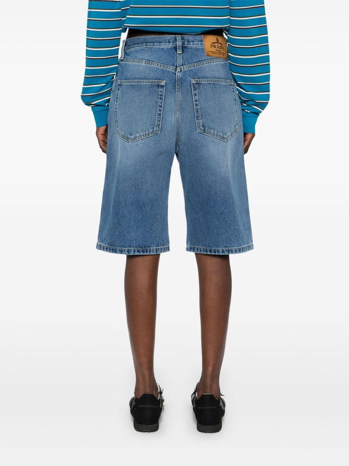 Prada
Shorts denim con applicazione
