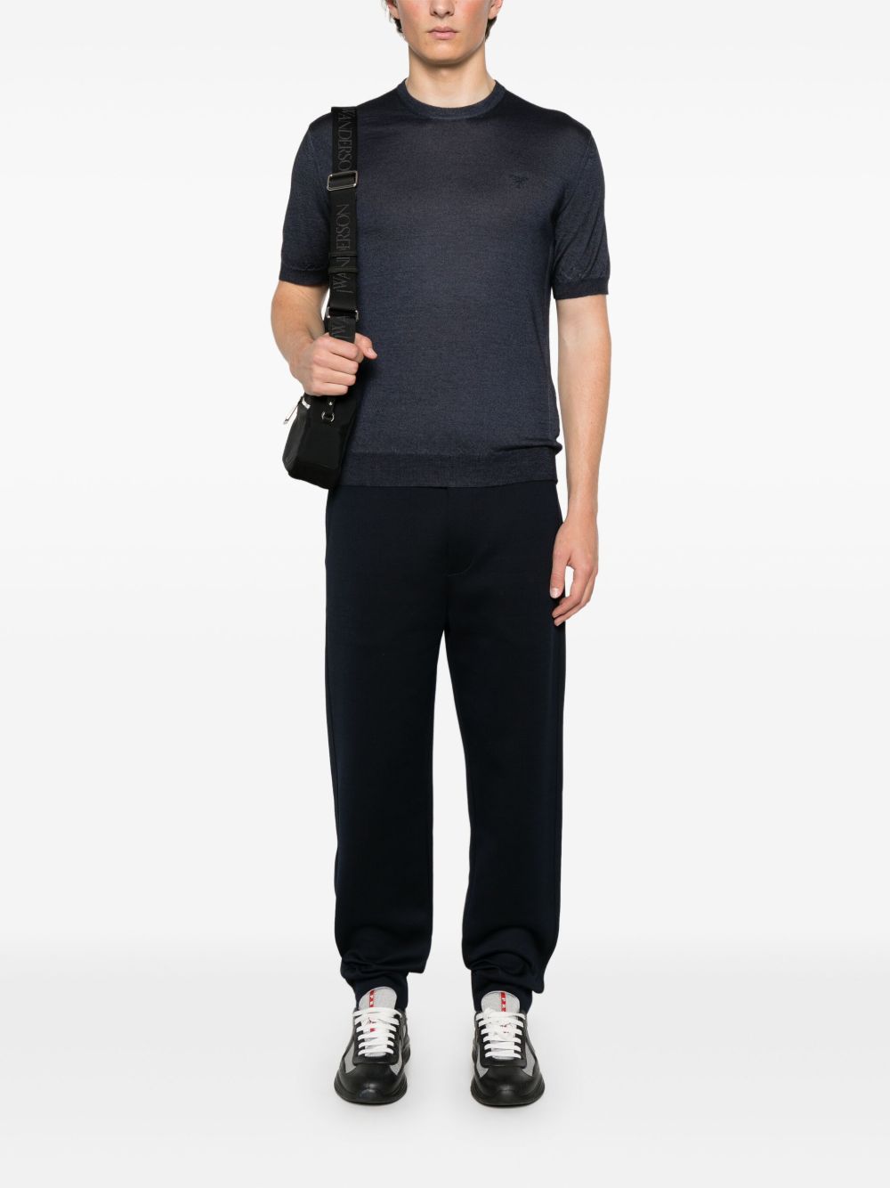 Prada
T-shirt con logo ricamato
