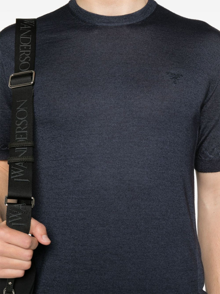 Prada
T-shirt con logo ricamato