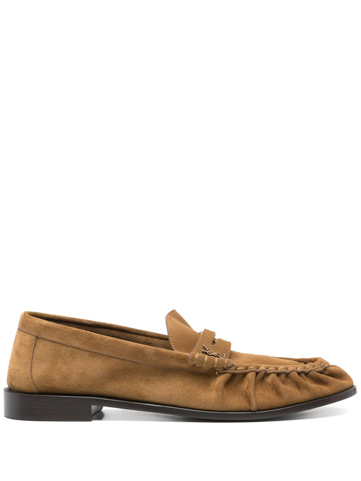 Saint Laurent
Mocassini decorati con CASSANDRE.