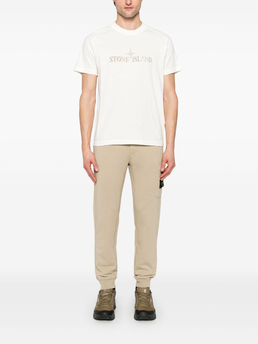 Stone Island
Pantaloni sportivi con applicazione Compass