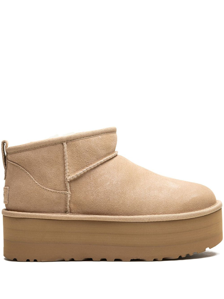 UGG
Stivali Classic Ultra Mini con suola rialzata