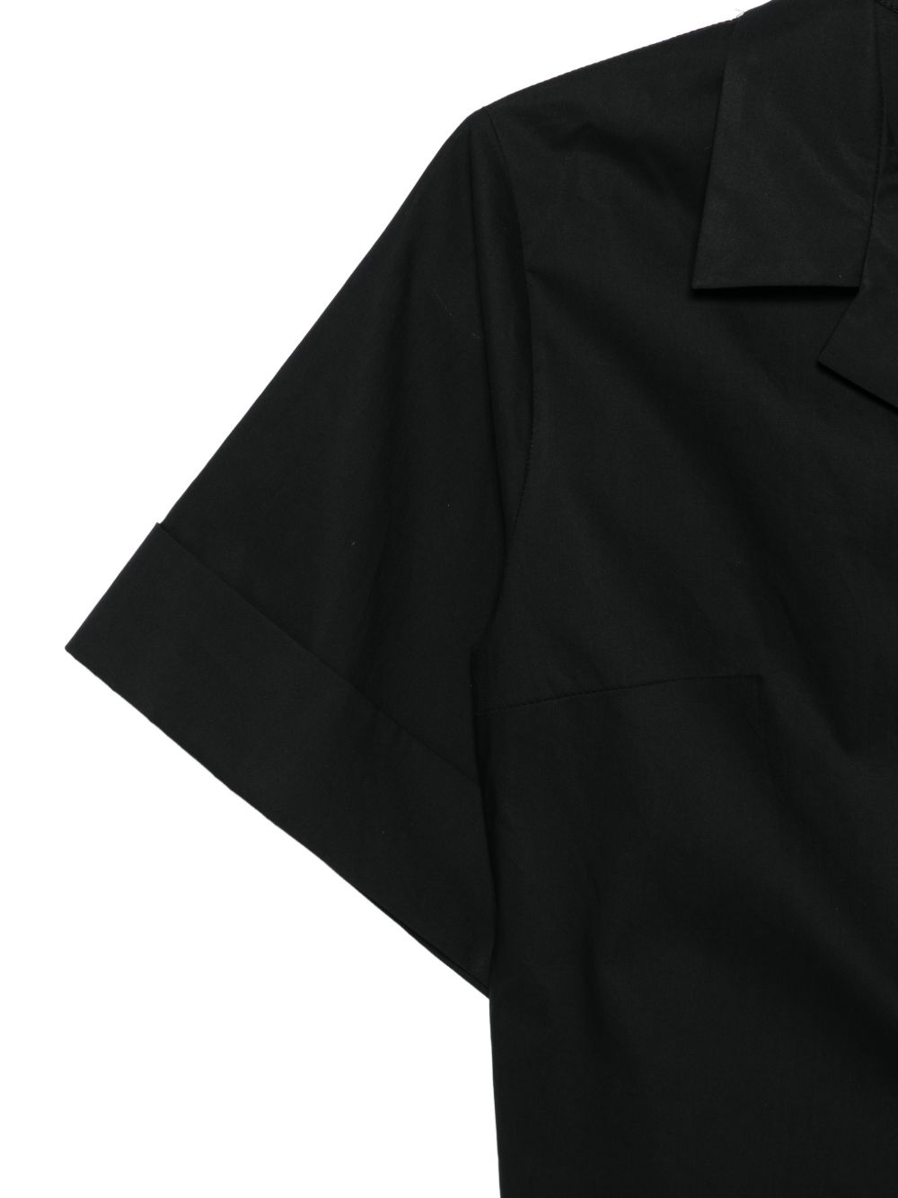 Camicia assimmetrica, mezza maniche con bottoni