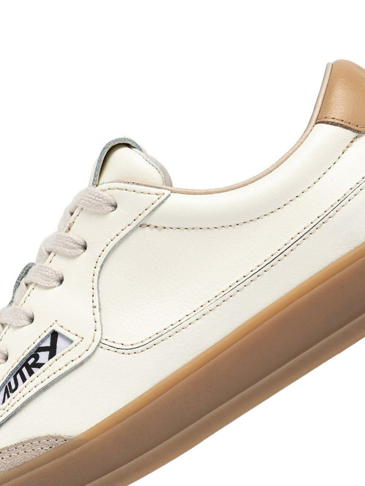 Sneakers con inserti in pelle scamosciata e patch logo