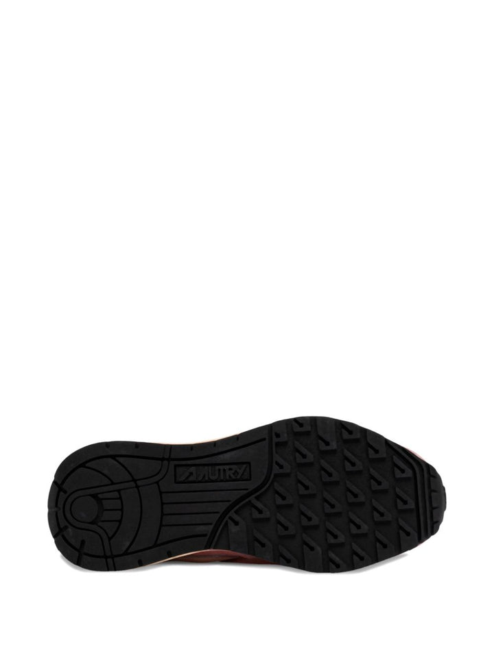 Sneakers con ciondolo