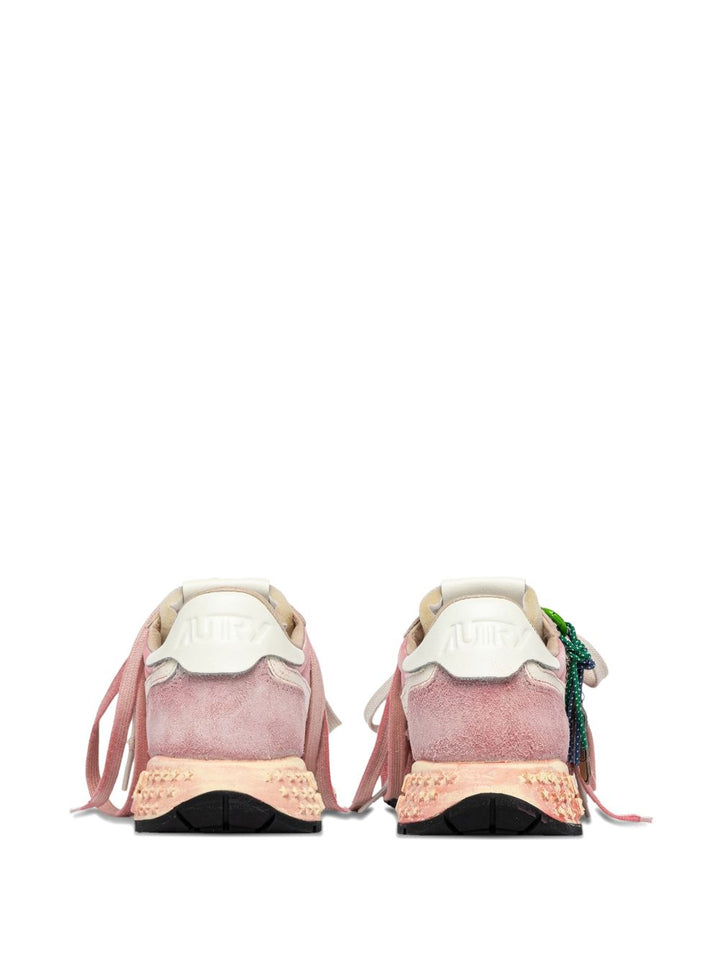 Sneakers con ciondolo