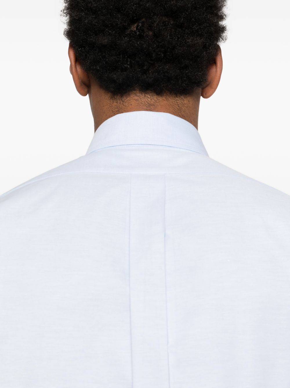 camicia con bottoni e logo ricamato