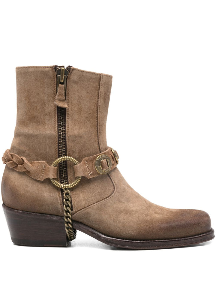 Stivaletto in camoscio marrone effetto vissuto con accessorio catena