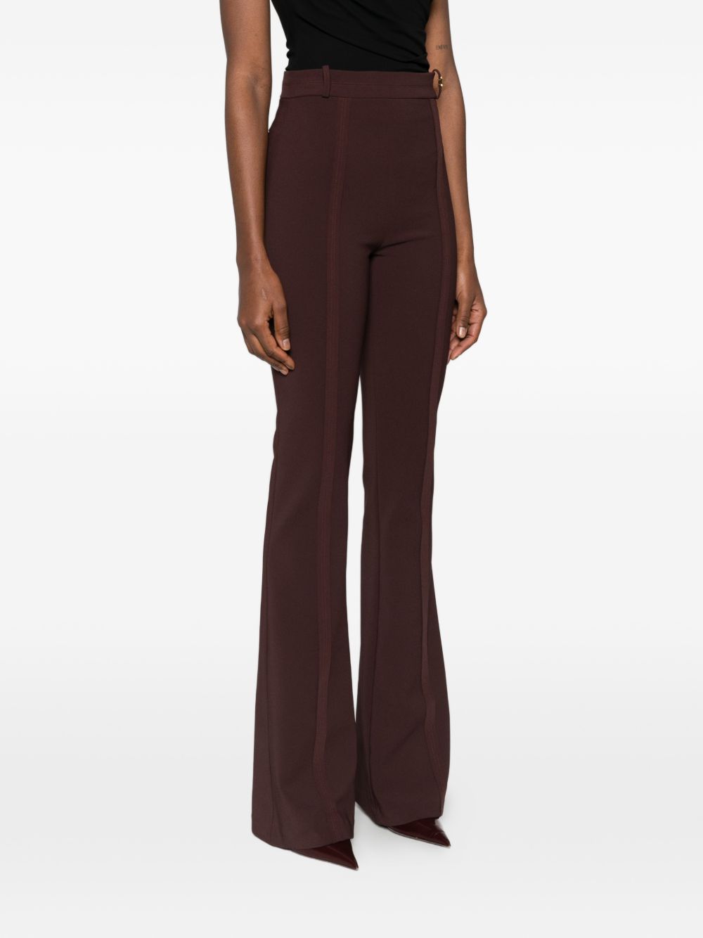 Pantalone svasato con fondo a trombetta