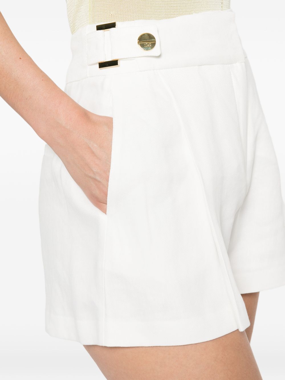 pantaloncini con bottoni