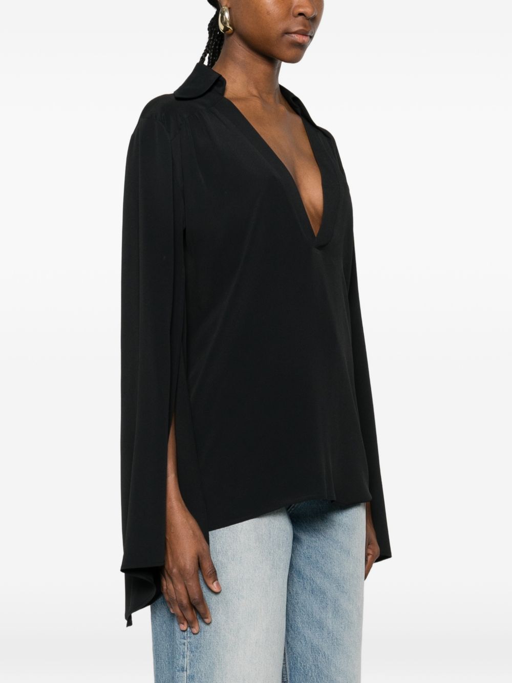 maglia a mantella con scollo sceso a V e colletto camicia