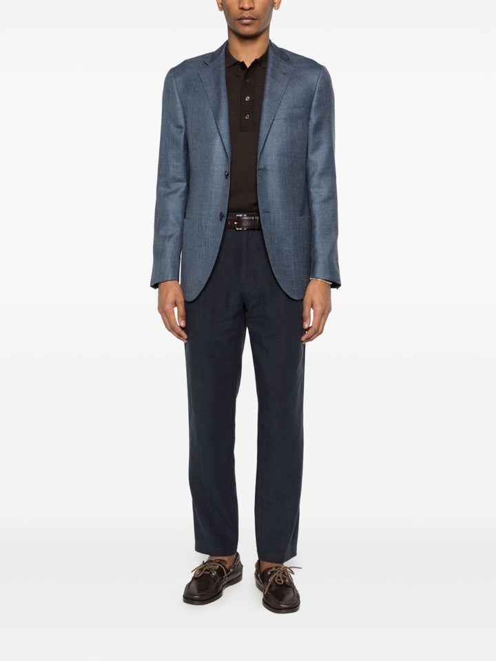 Pantaloni con bottoni e pieghe