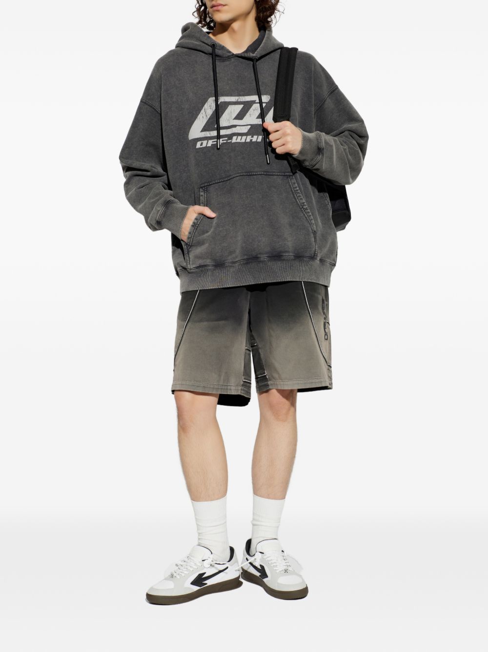 Pantaloncini con logo applicato