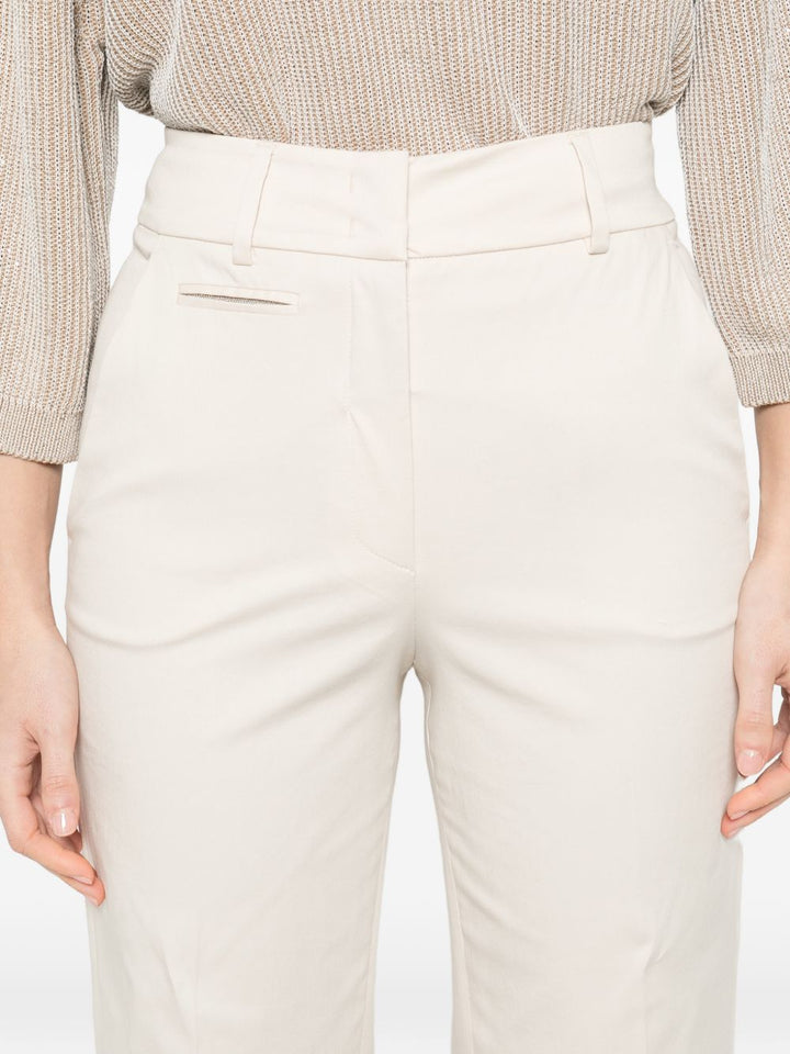 Pantalone vita alta e dettaglio taschino sul davanti