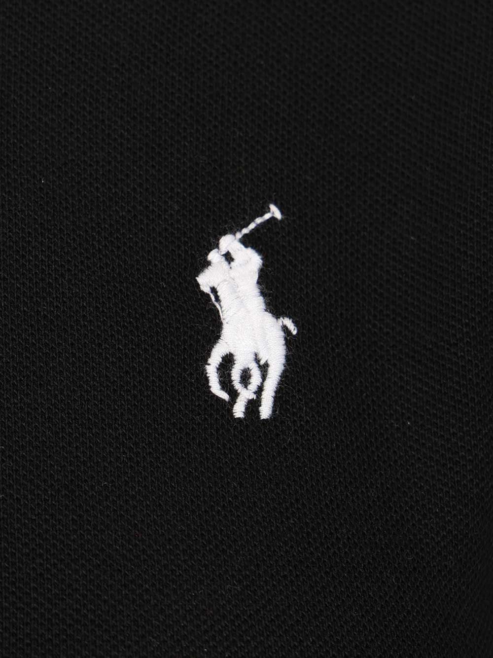 polo con bottoni