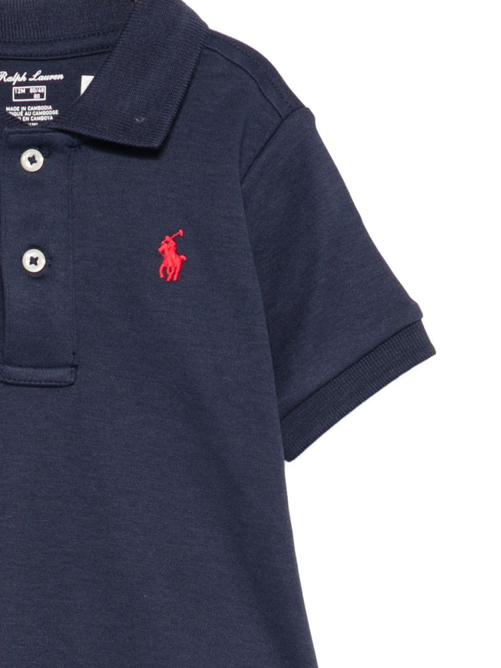 polo con logo ricamato
