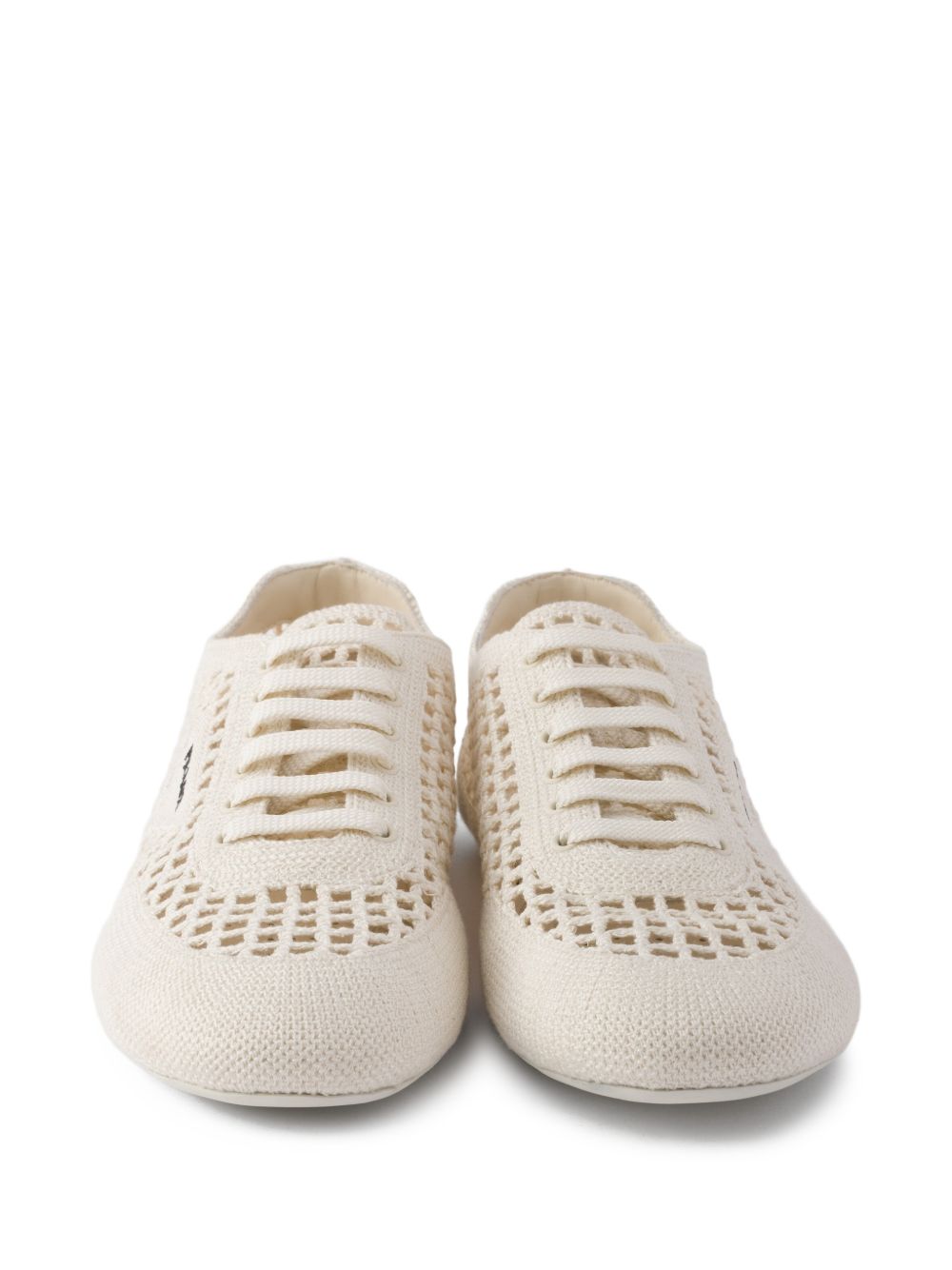Sneakers con punta tonda