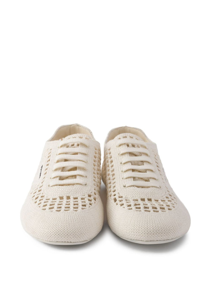 Sneakers con punta tonda