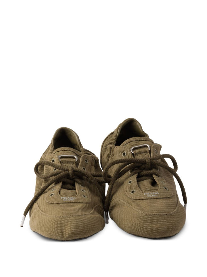 Sneakers 'Collapse' in tela
