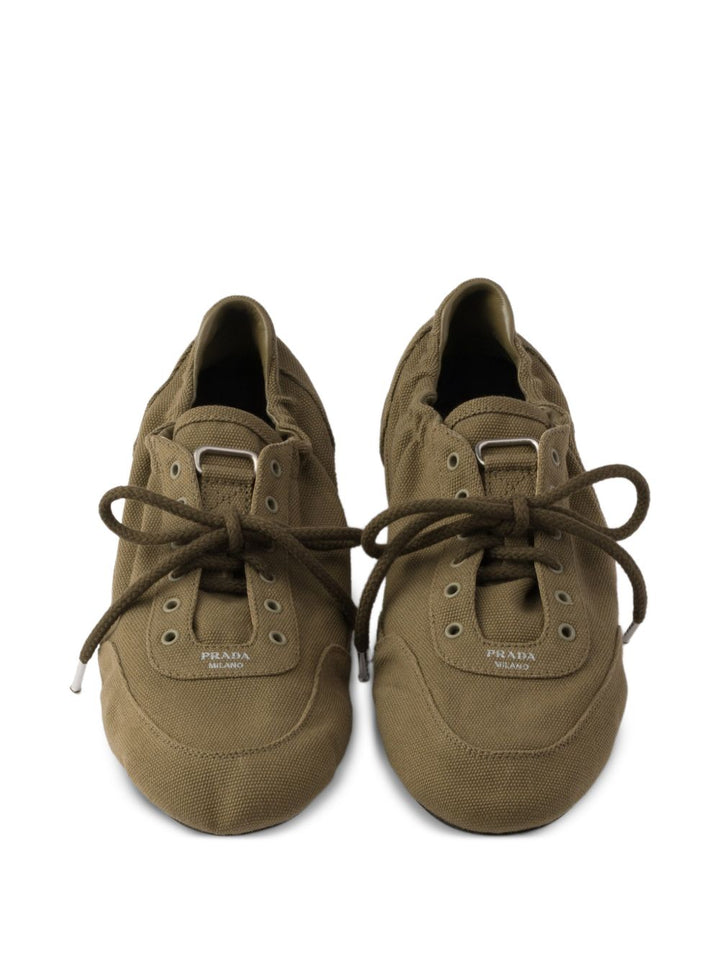 Sneakers 'Collapse' in tela