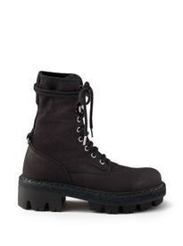 Stivali stringati con suola scanalata