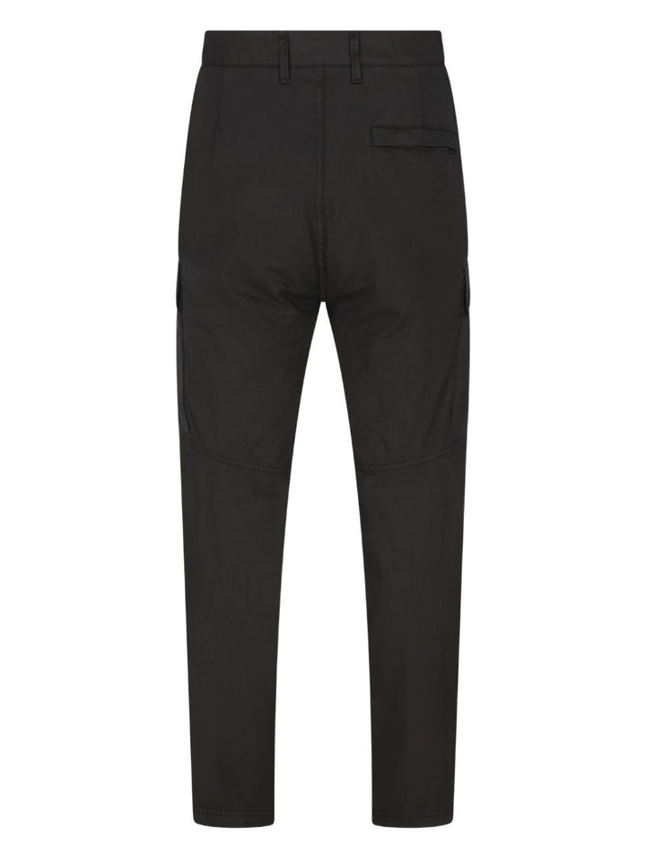 Pantalone con tasche e logo