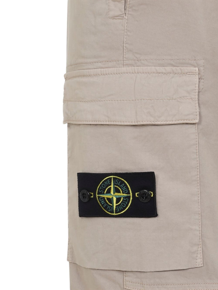 Pantalone con tasche e logo