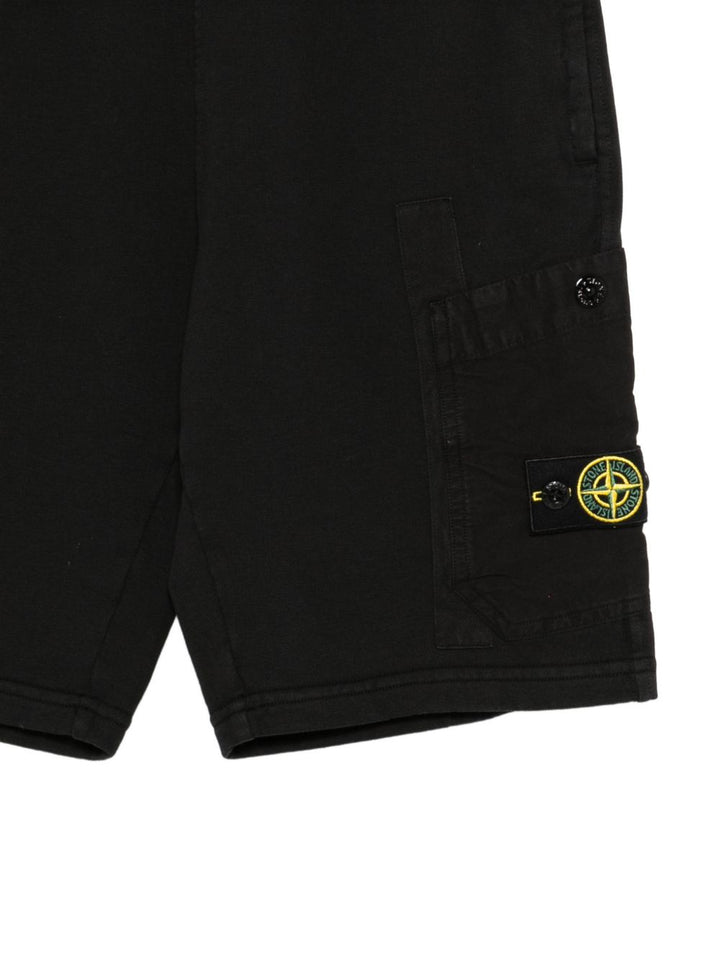 pantaloncini con toppa con logo