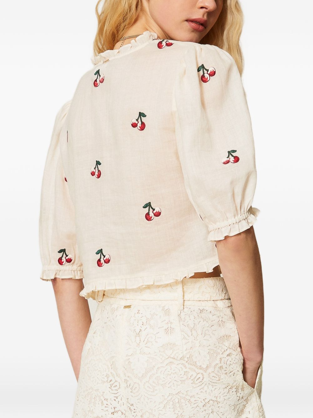 SHORTS IN PIZZO C/CINTURA