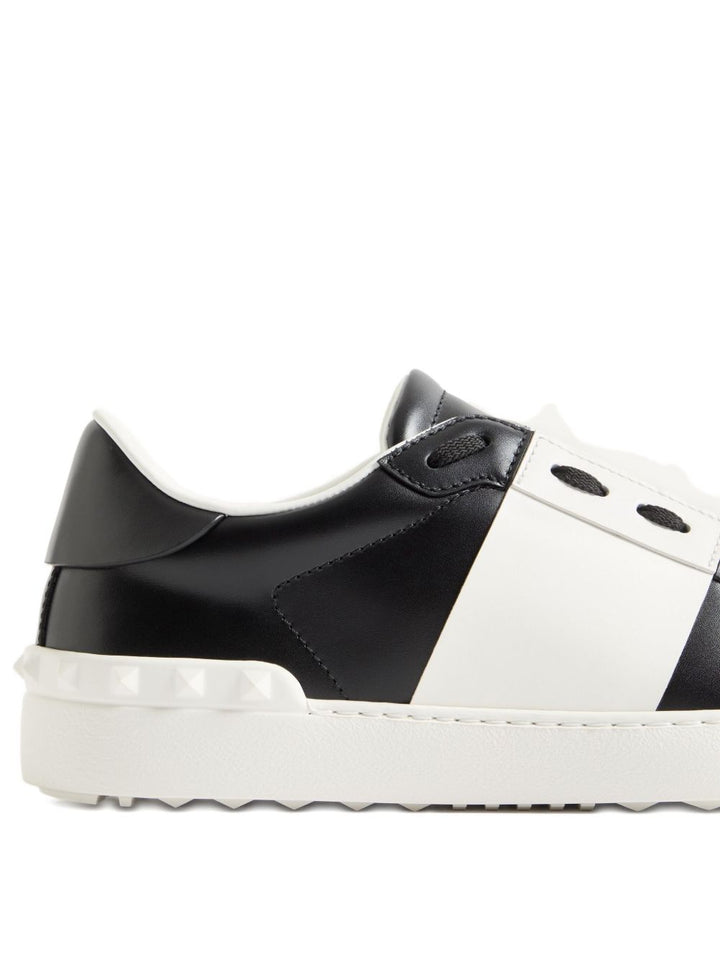 Sneakers "Open " in pelle borchie in gomma sul retro