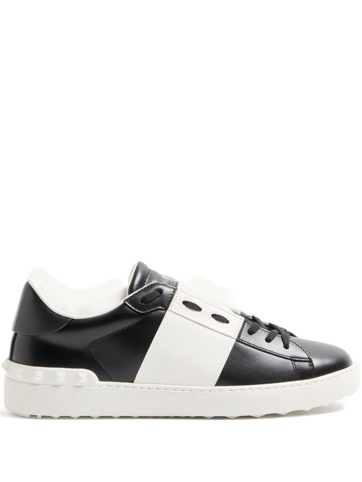 Sneakers "Open " in pelle borchie in gomma sul retro
