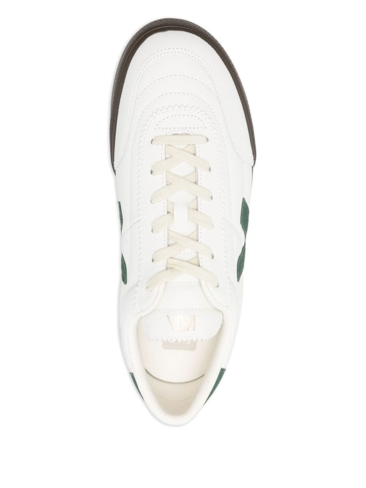 Sneakers con dettaglio a V