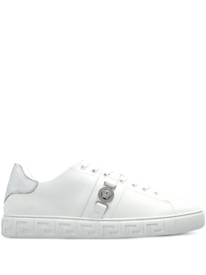 Sneakers "Medusa Head"